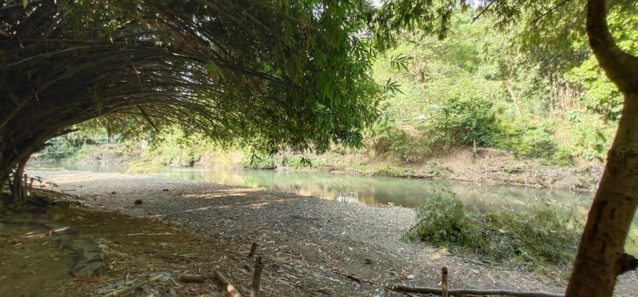 Kebon Pring Floating Resort&Market Bantul Bagian luar foto